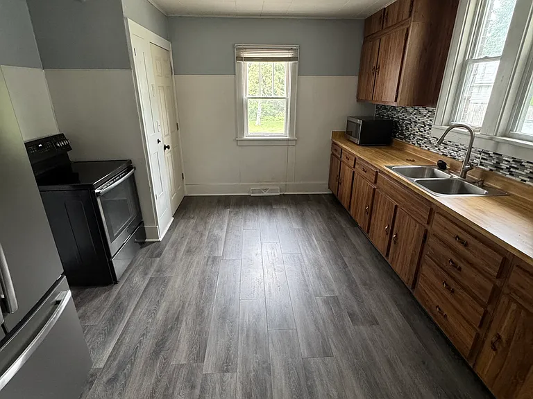 1510 Summit Ave #B — Photo 2