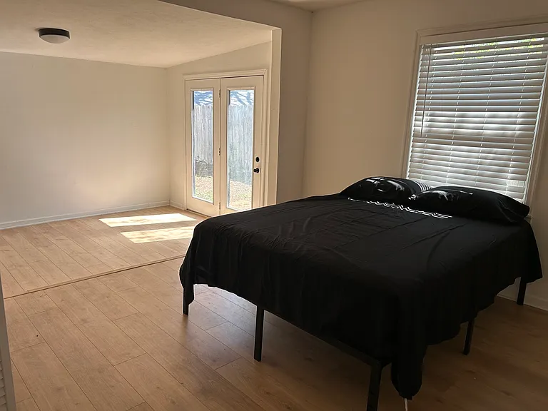 3303 Hollywood Ave — Photo 10