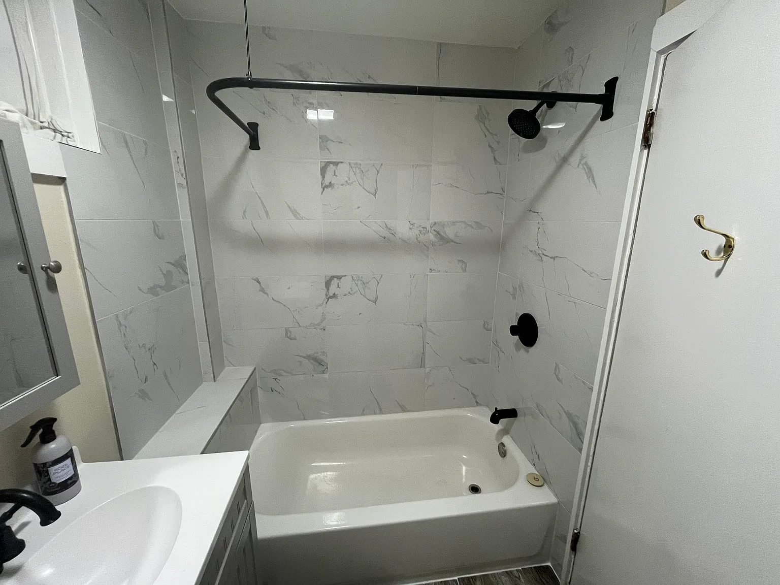3 bed, 1.5 bath, 1900 sqft, $2,150 — Photo 4
