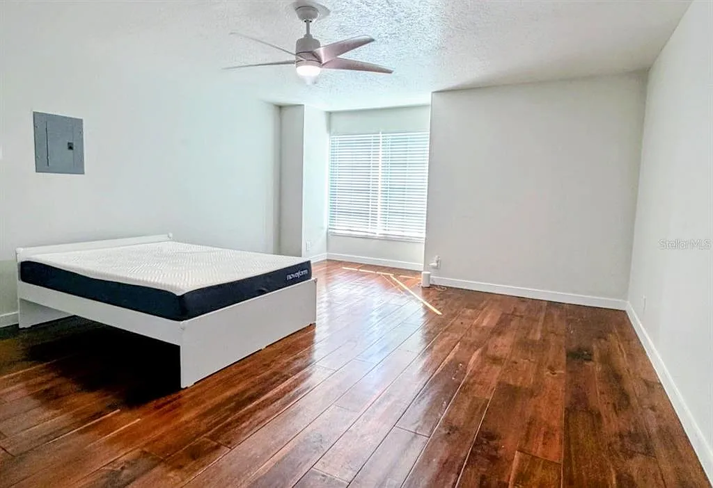 Studio, 1.0 bath, 454 sqft, $1,400 — Photo 3