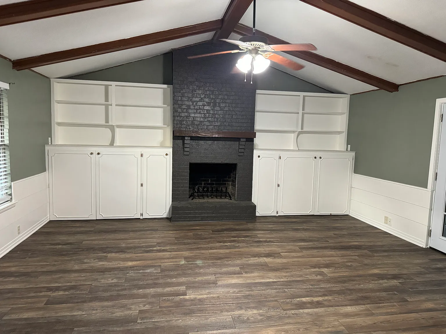 3 bed, 1.5 bath, 1953 sqft, $2,000 — Photo 2