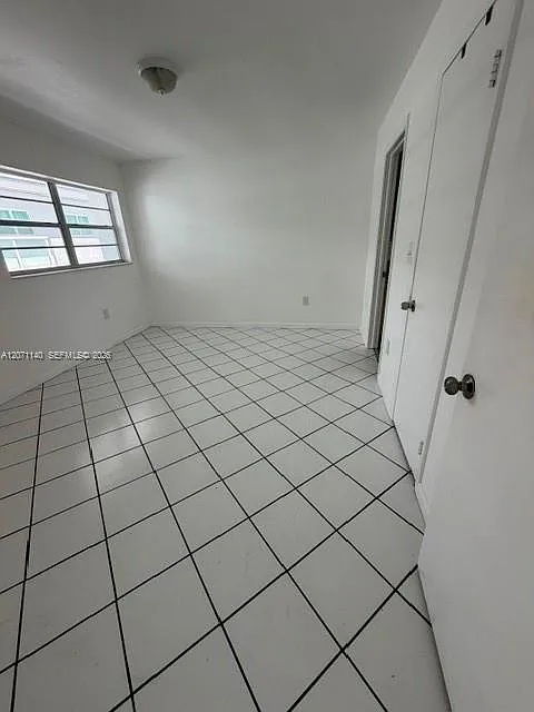 2001 Bay Dr — Photo 4