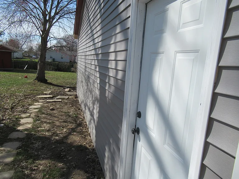 9295 Dorothy Dr — Photo 3