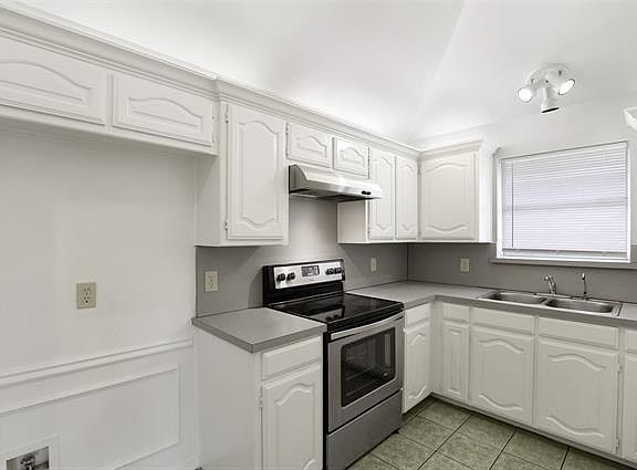 5th image of 8380 Christie Dr