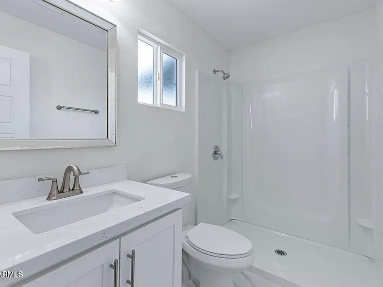 551 W 17th Pl — Photo 6