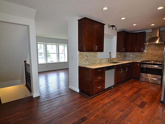 4th image of 7688 Whitneyway Dr #19