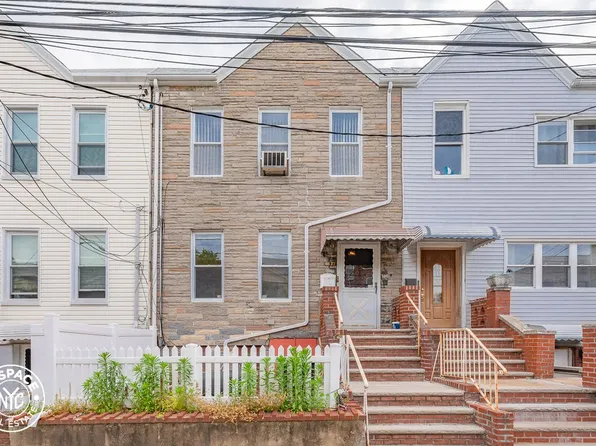 6823 76th St, Middle Village, NY 11379