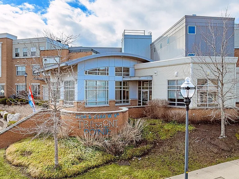 Tremont Pointe Apartments — Photo 17