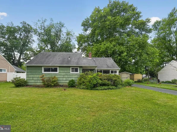 2116 Weber Ln W, Norristown, PA 19403