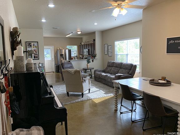 3rd image of 585 Advantage Dr