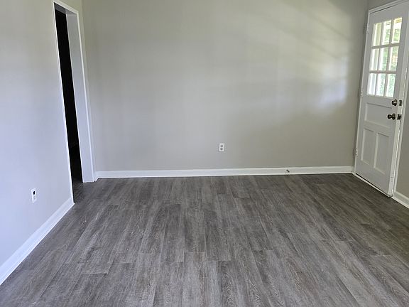 4th image of 929 Bluebird Rd