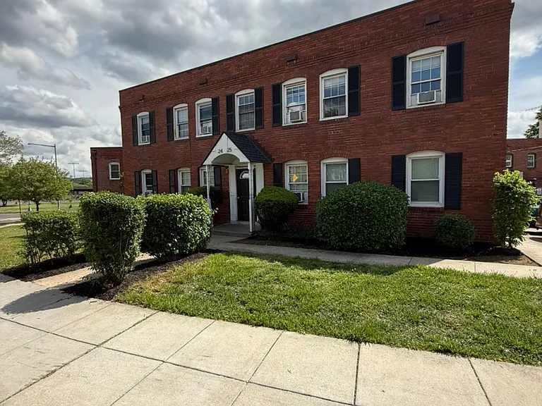 2425 E St NE #3 — Photo 6