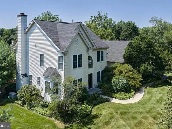 102 Parkside Dr, New Hope, PA 18938