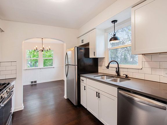 4th image of 1401 Ardmore St SE
