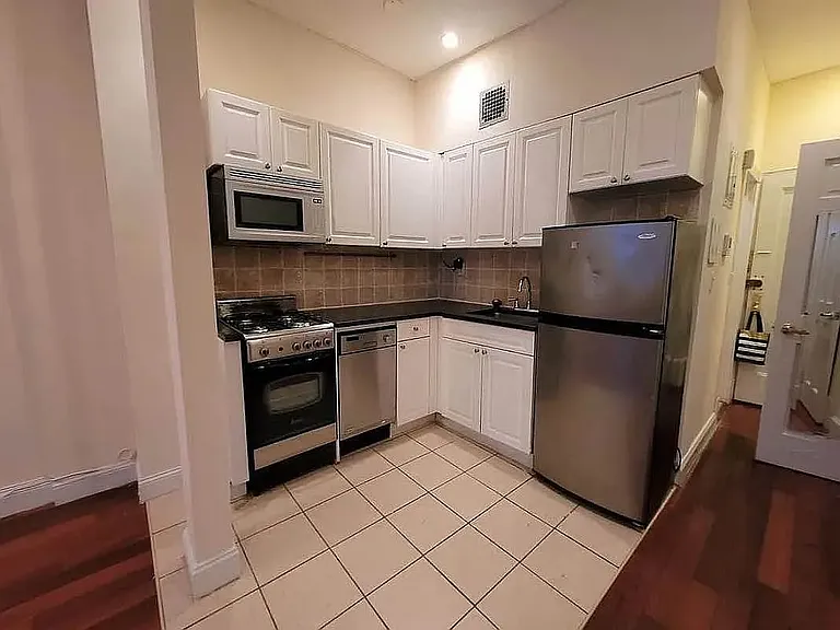 506 E 88th St #2N — Photo 3