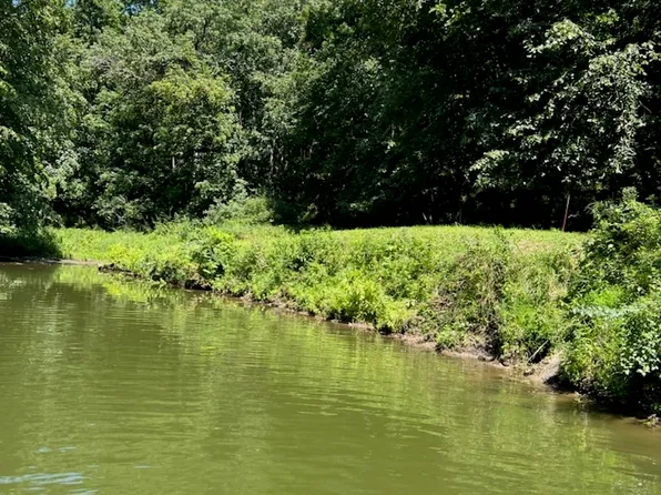 13 Cedar Ln S, Putnam, IL 61560