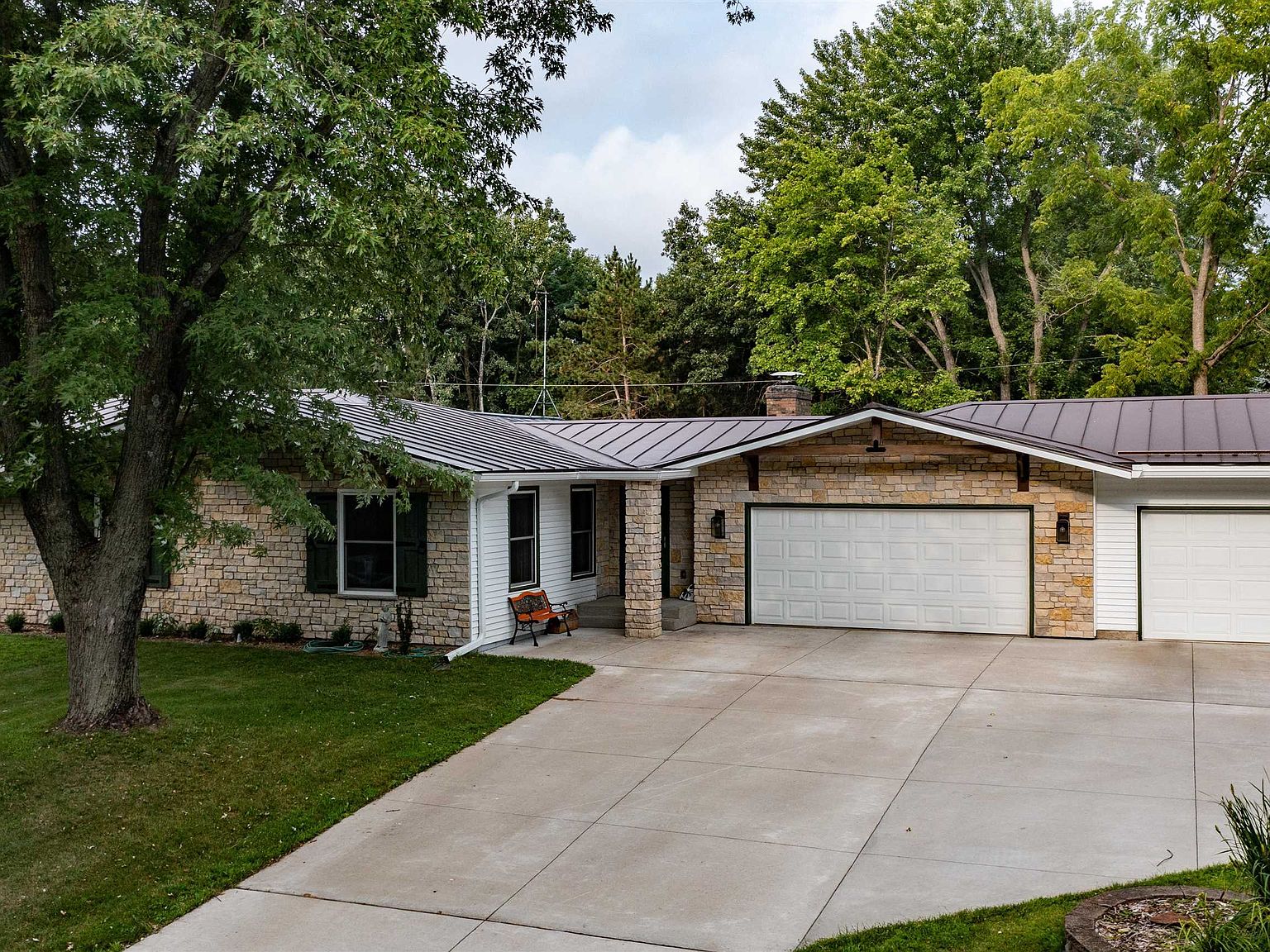 416 S Harrison St, Waupaca, WI 54981 Zillow