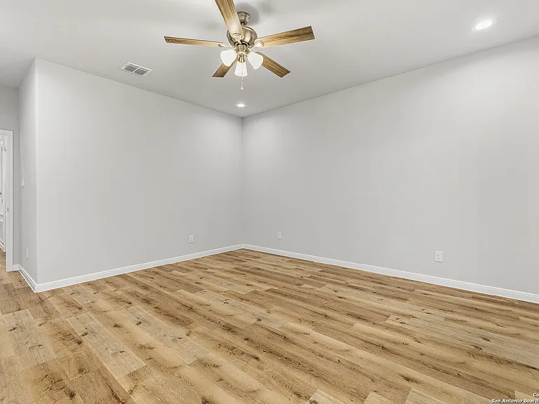 505 Linden Ave — Photo 32