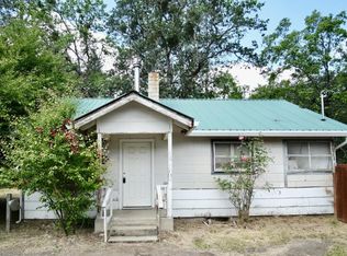 218 W River St, Cave Junction, OR