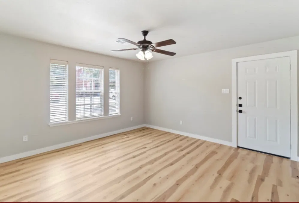 701 Balcones Dr — Photo 4