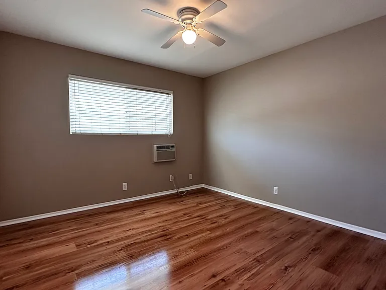 1987 E Evergreen St #1987 — Photo 8