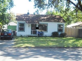 907 SW J St, Grants Pass, OR 97526