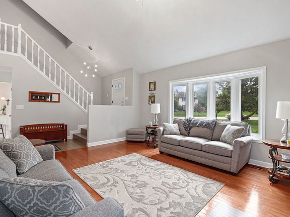 4th image of 640 Redwood Ln