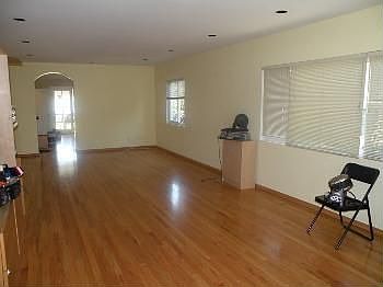 4th image of 806 E Angeleno Ave