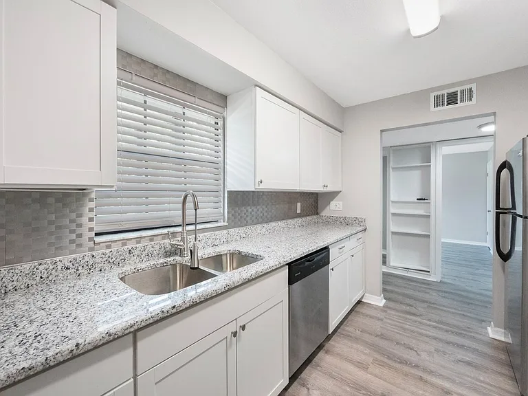 500 9th Ave S #B3 — Photo 1
