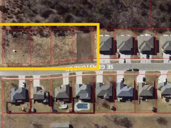 SE Gemstone Ln, Topeka, KS 66609