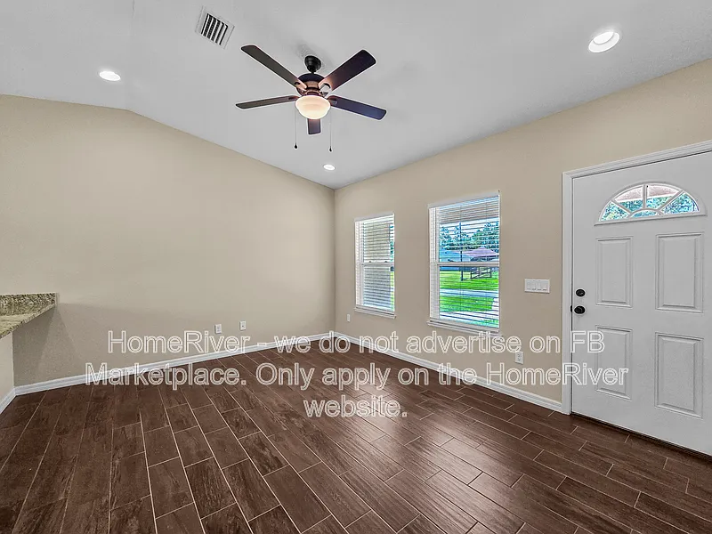 3 bed, 2.0 bath, 1245 sqft, $1,725 — Photo 3