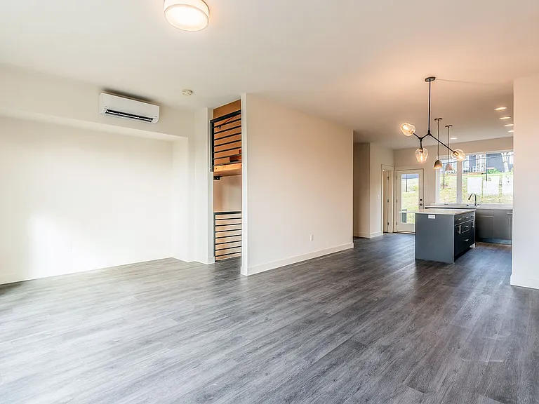 Skyridge Townhouses — Photo 7