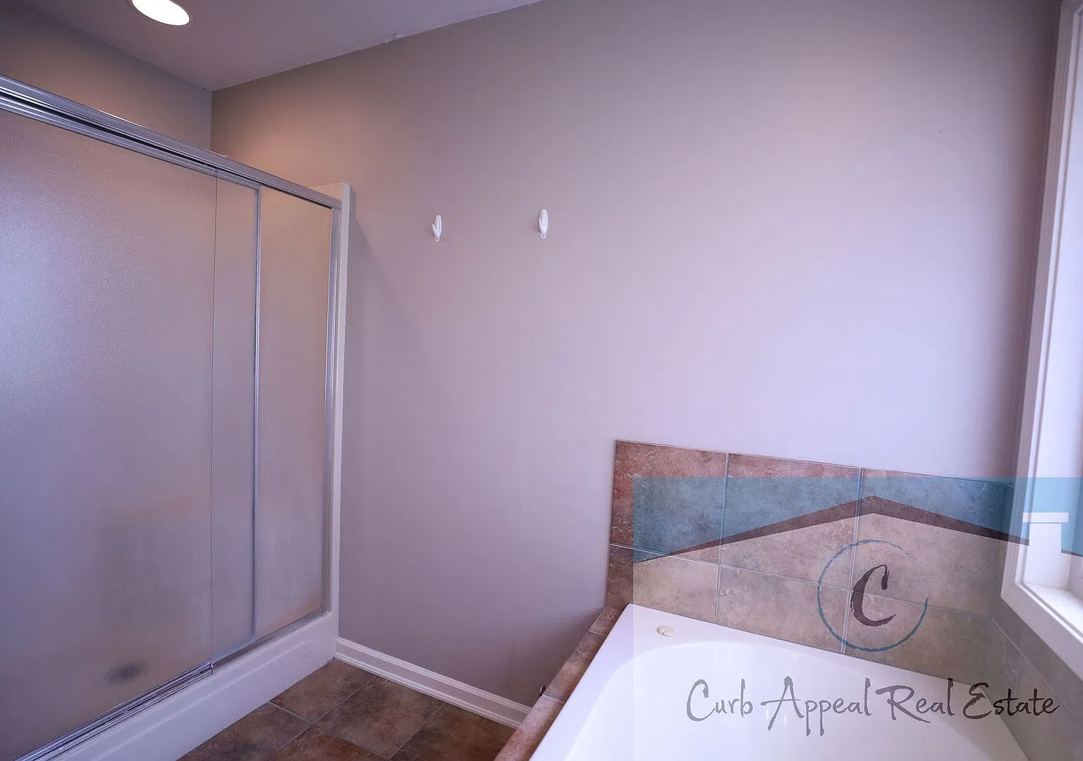 Beautiful 3-Bedroom Home Corner Lot, 2-Car Garage & Nettleton Schools! — Photo 4