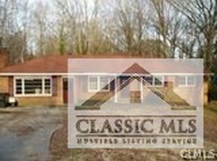 588 Creekview Dr, Lawrenceville, GA 30044