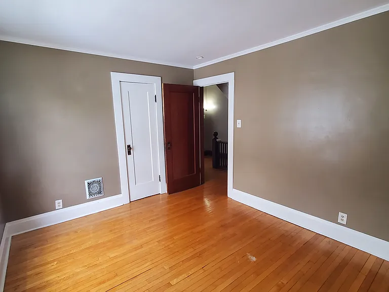 10-12 Lyon Pl — Photo 20