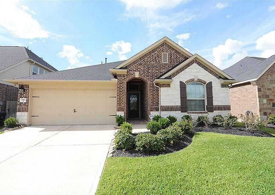 1st image of 7810 Lago River Ln