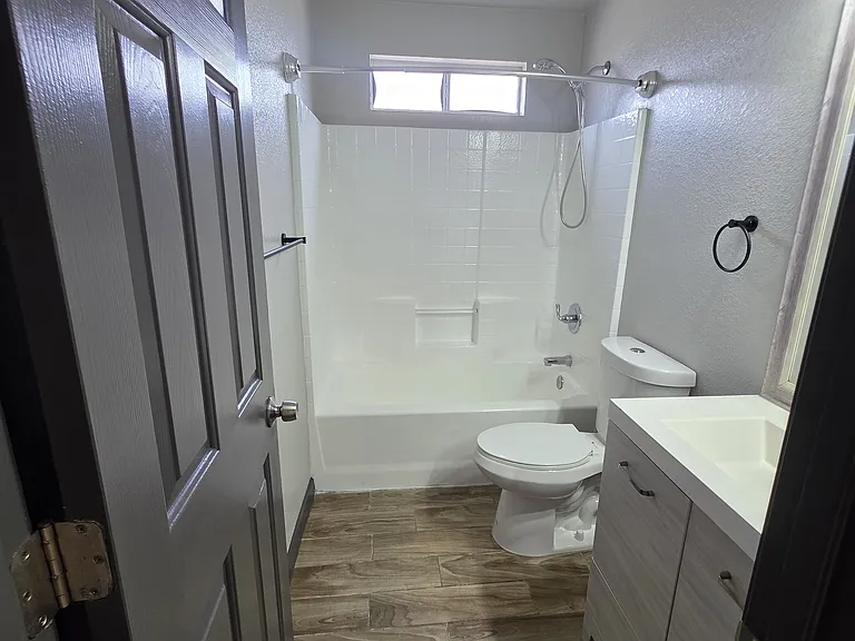 1462 E 28th Ave #4 — Photo 34