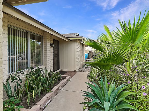 2nd image of 10107 W Glenrosa Ave