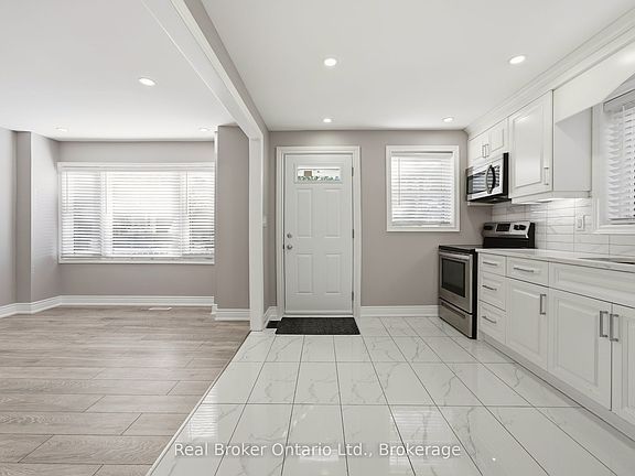 3rd image of 178 E 15th St