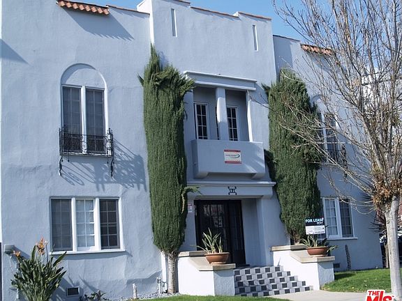3rd image of 121 S Elm Dr APT 2