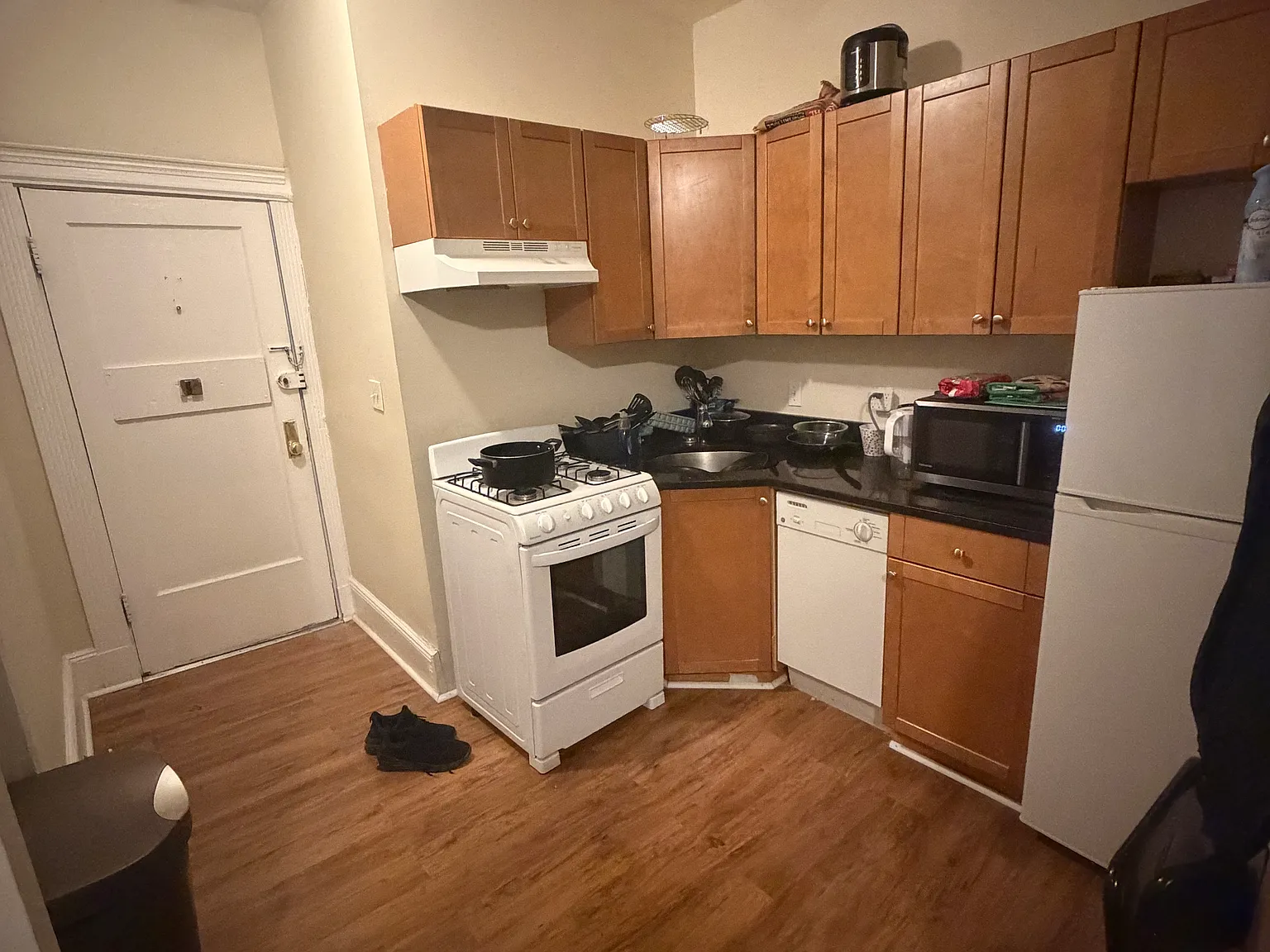 Studio, 1.0 bath, $2,600 — Photo 2