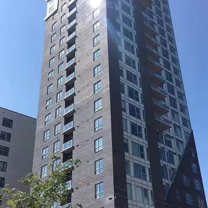 158 King St N