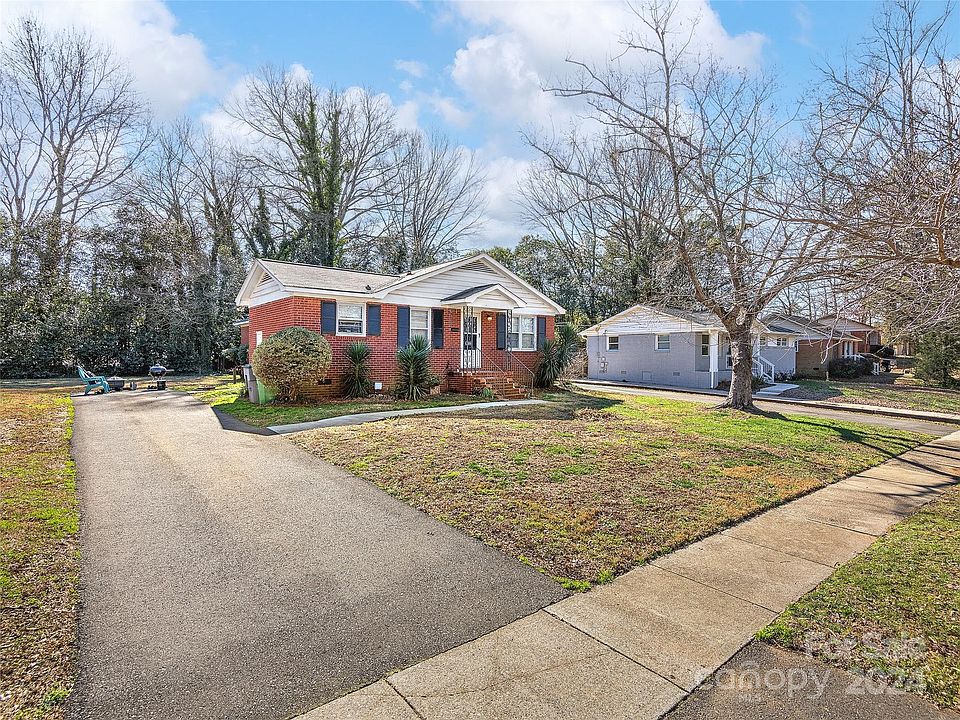 2nd image of 1420 Woodhill Ln