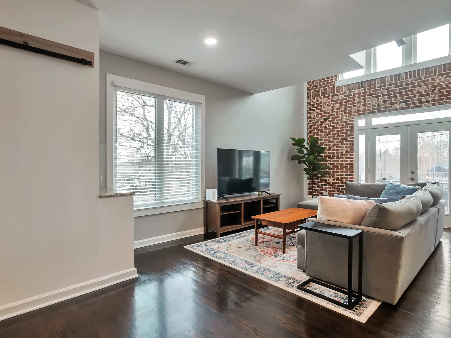 2 bed, 2.5 bath, 1555 sqft, $3,300 — Photo 3