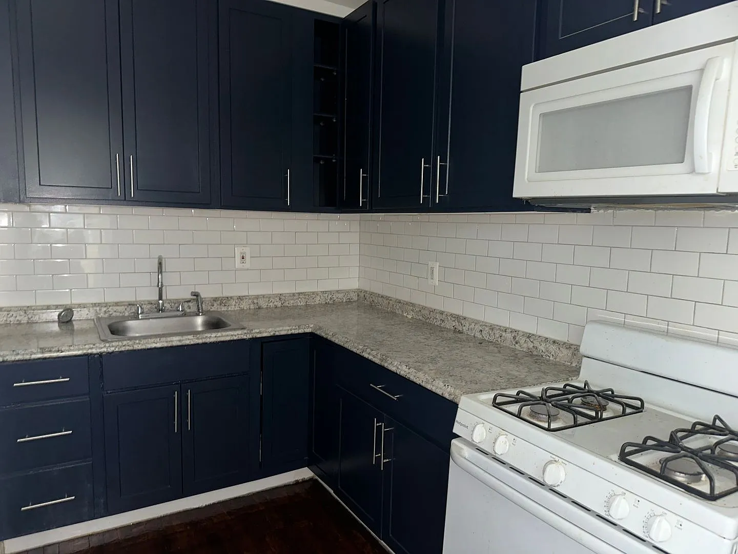 Beautifully Renovated Home! Corner House! Central Air! Available Now! — Photo 4