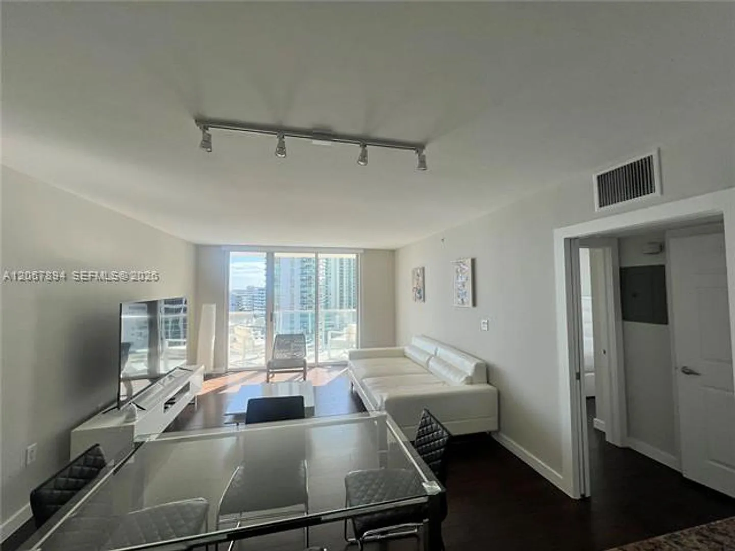 1155 Brickell Bay Dr cu-1607, Miami, FL 33131 — Photo 2