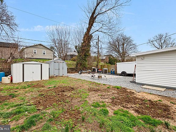 3rd image of 3819 Eunice Ave