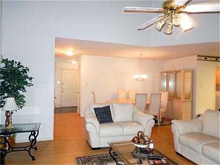 5th image of 403 Oak Leaf Dr