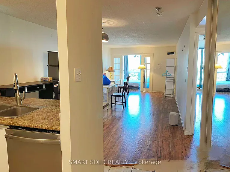 95 Prince Arthur Ave #711 — Photo 5