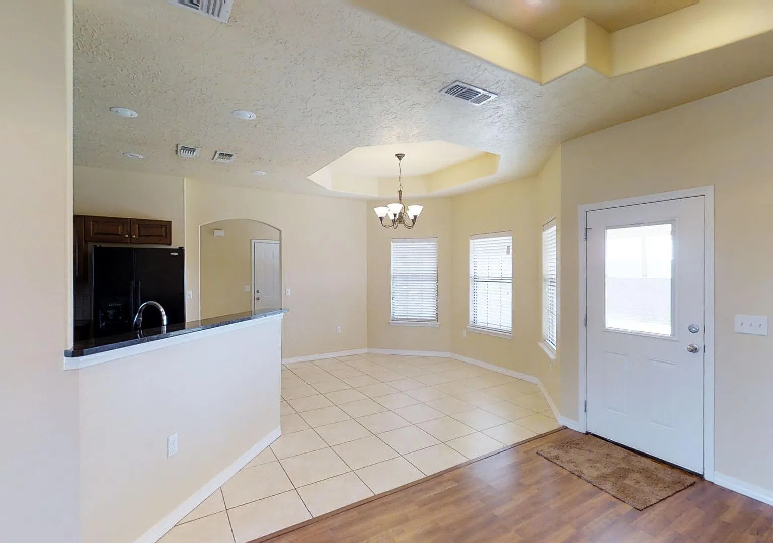 1374 Oakwood - 3bed 2 bath home — Photo 3